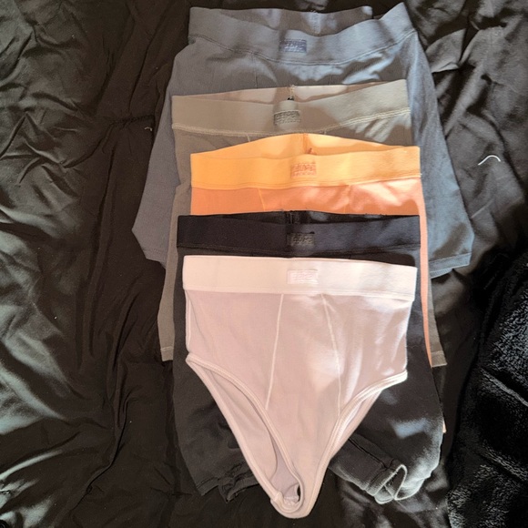 SKIMS bundle (21 items) - Picture 12 of 13